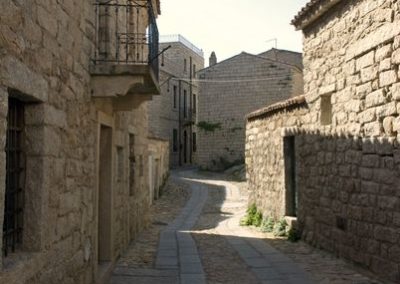 vicoli del centro storico del borgo di Aggius, in Gallura, Sardegna