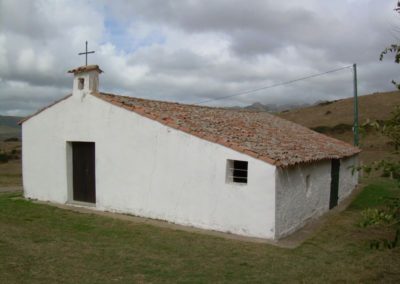 altra angolazione: chiesa campestre ad Aggius, in Sardegna